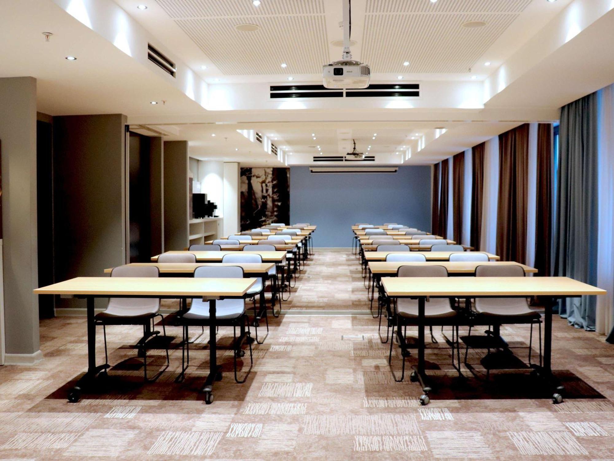 Ibis Yerevan Center Ngoại thất bức ảnh
