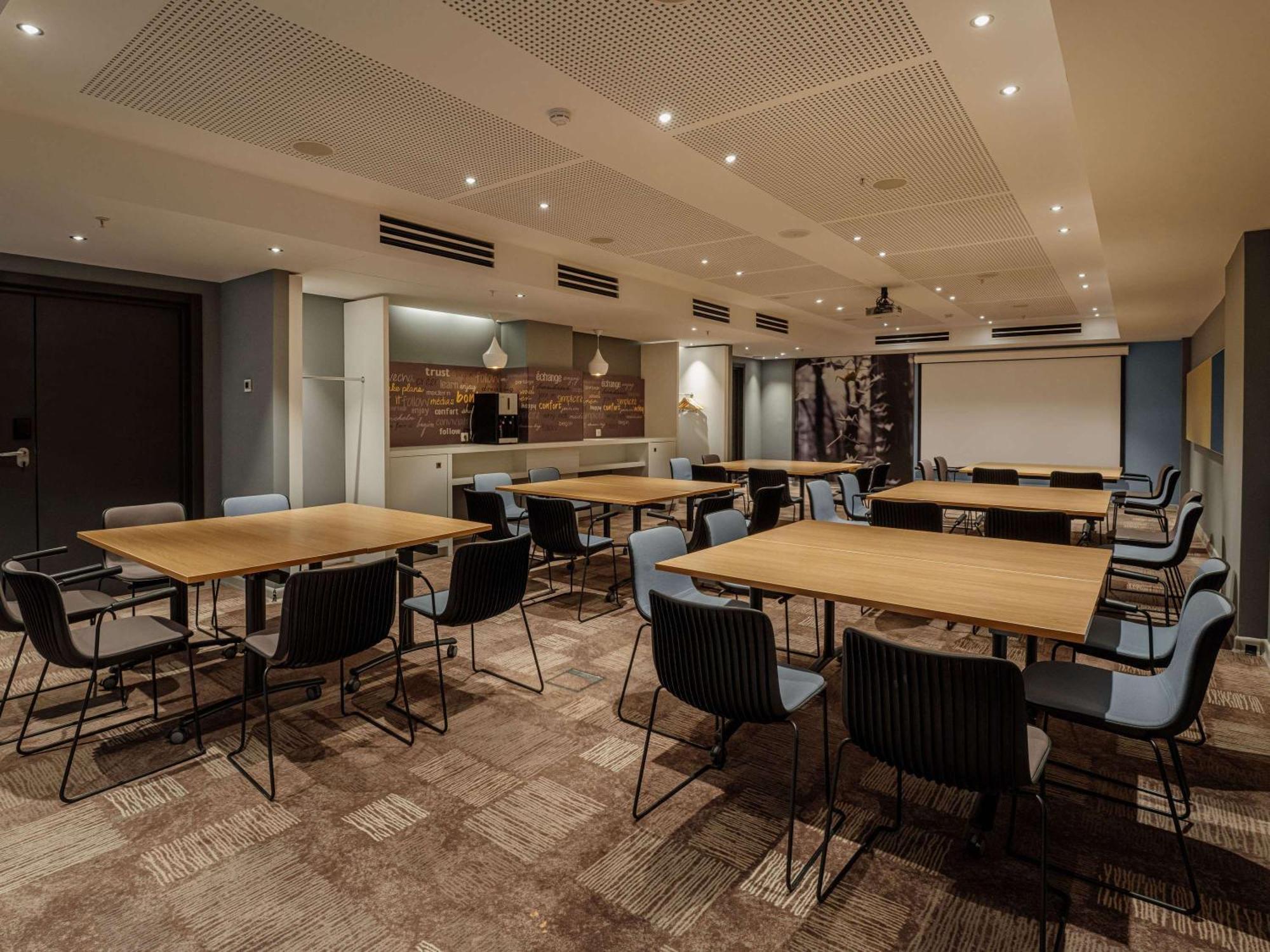 Ibis Yerevan Center Ngoại thất bức ảnh