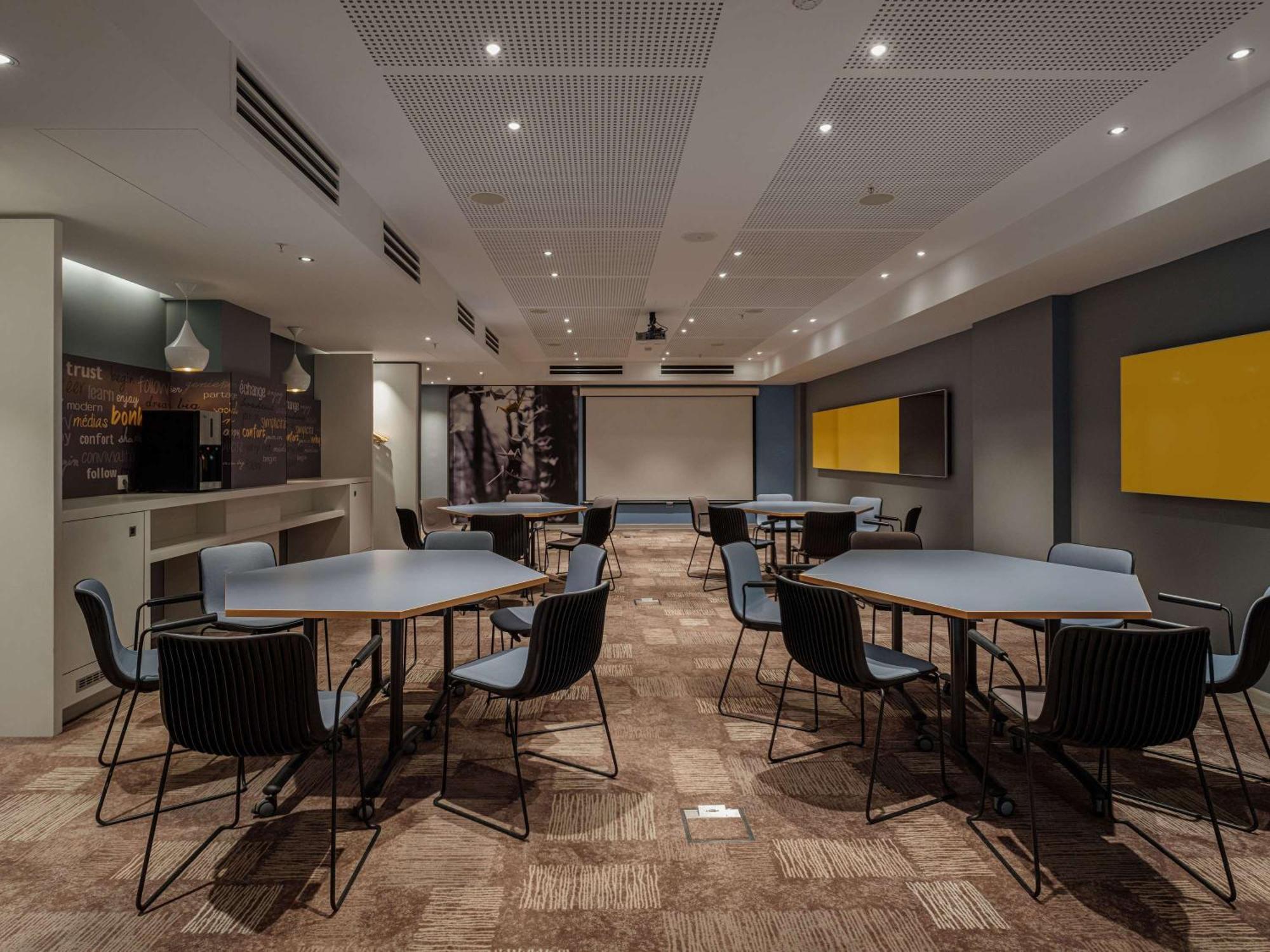 Ibis Yerevan Center Ngoại thất bức ảnh