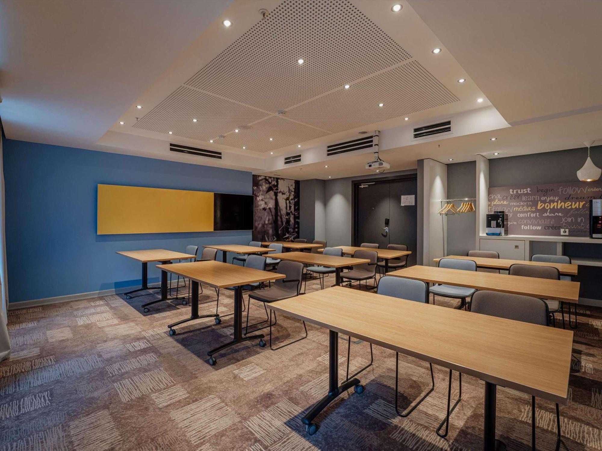 Ibis Yerevan Center Ngoại thất bức ảnh
