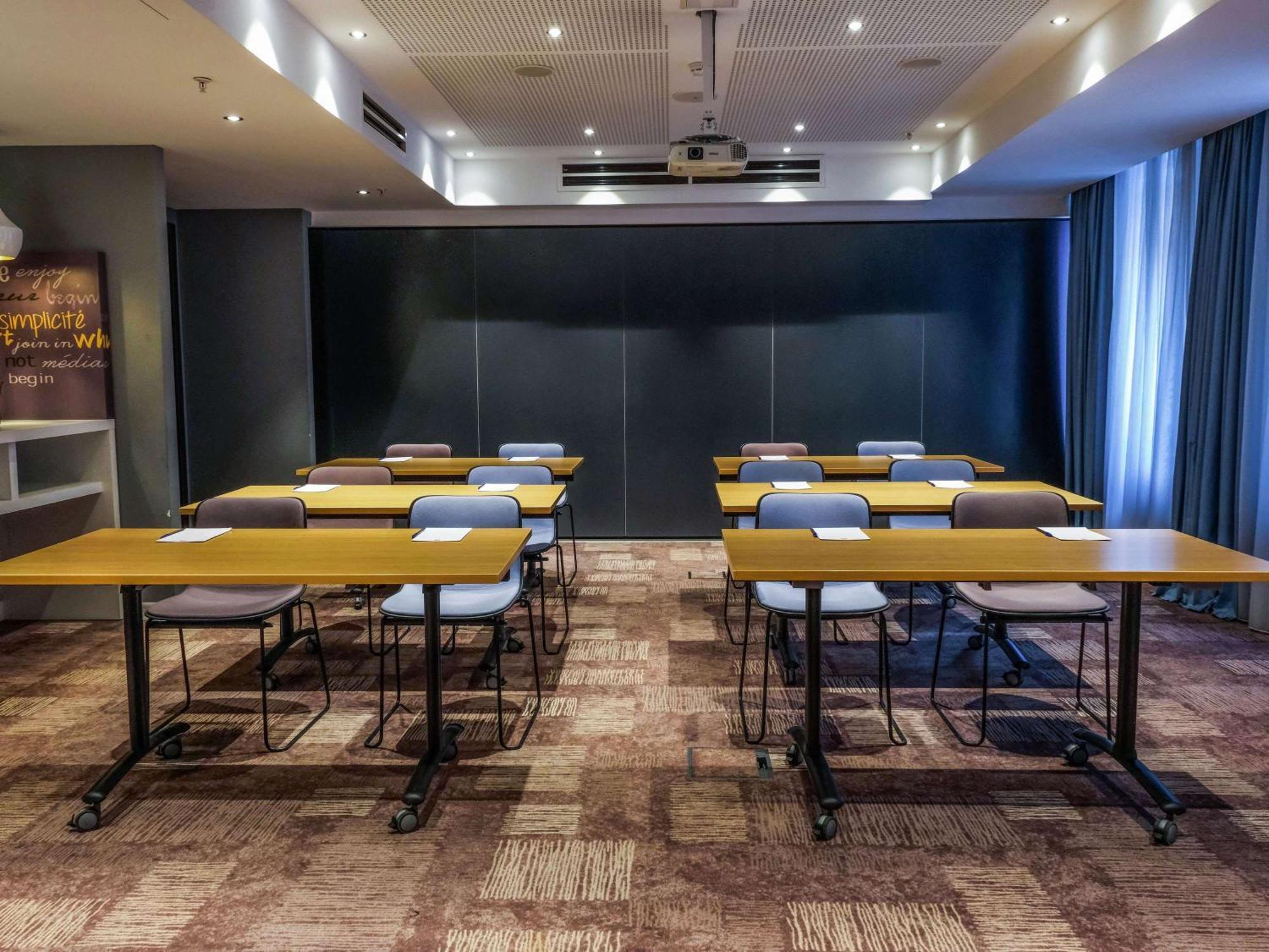 Ibis Yerevan Center Ngoại thất bức ảnh