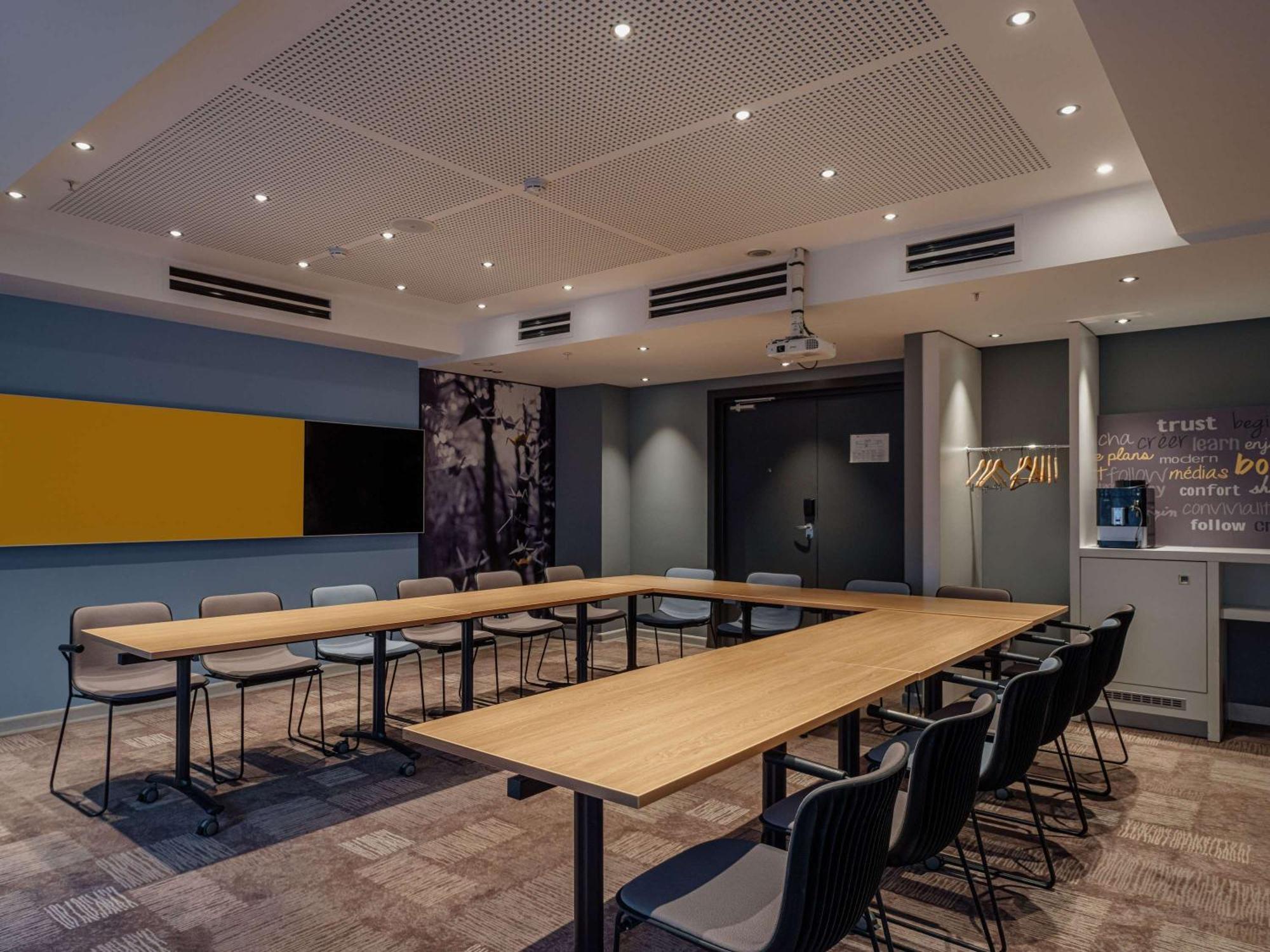 Ibis Yerevan Center Ngoại thất bức ảnh
