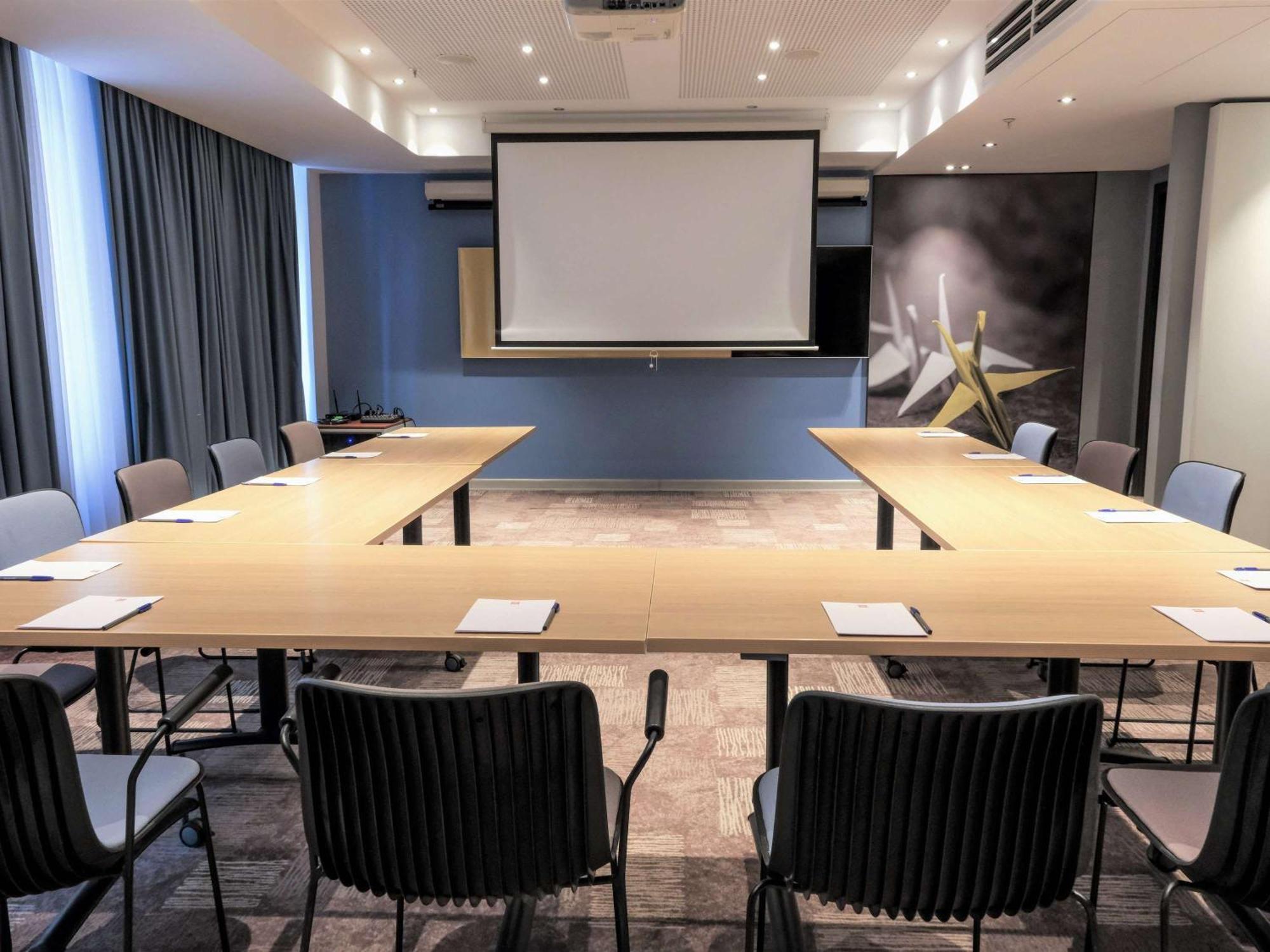 Ibis Yerevan Center Ngoại thất bức ảnh