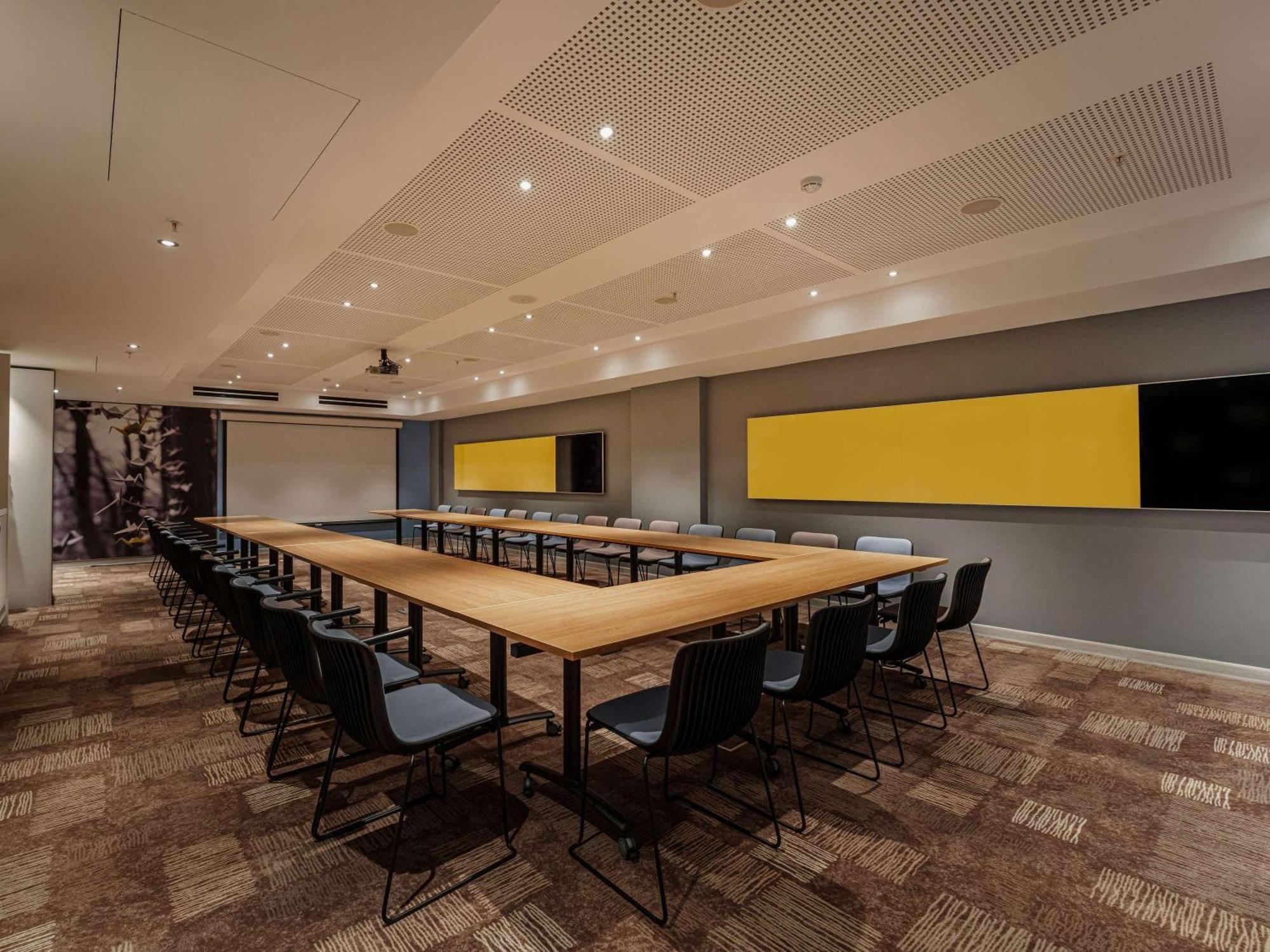 Ibis Yerevan Center Ngoại thất bức ảnh