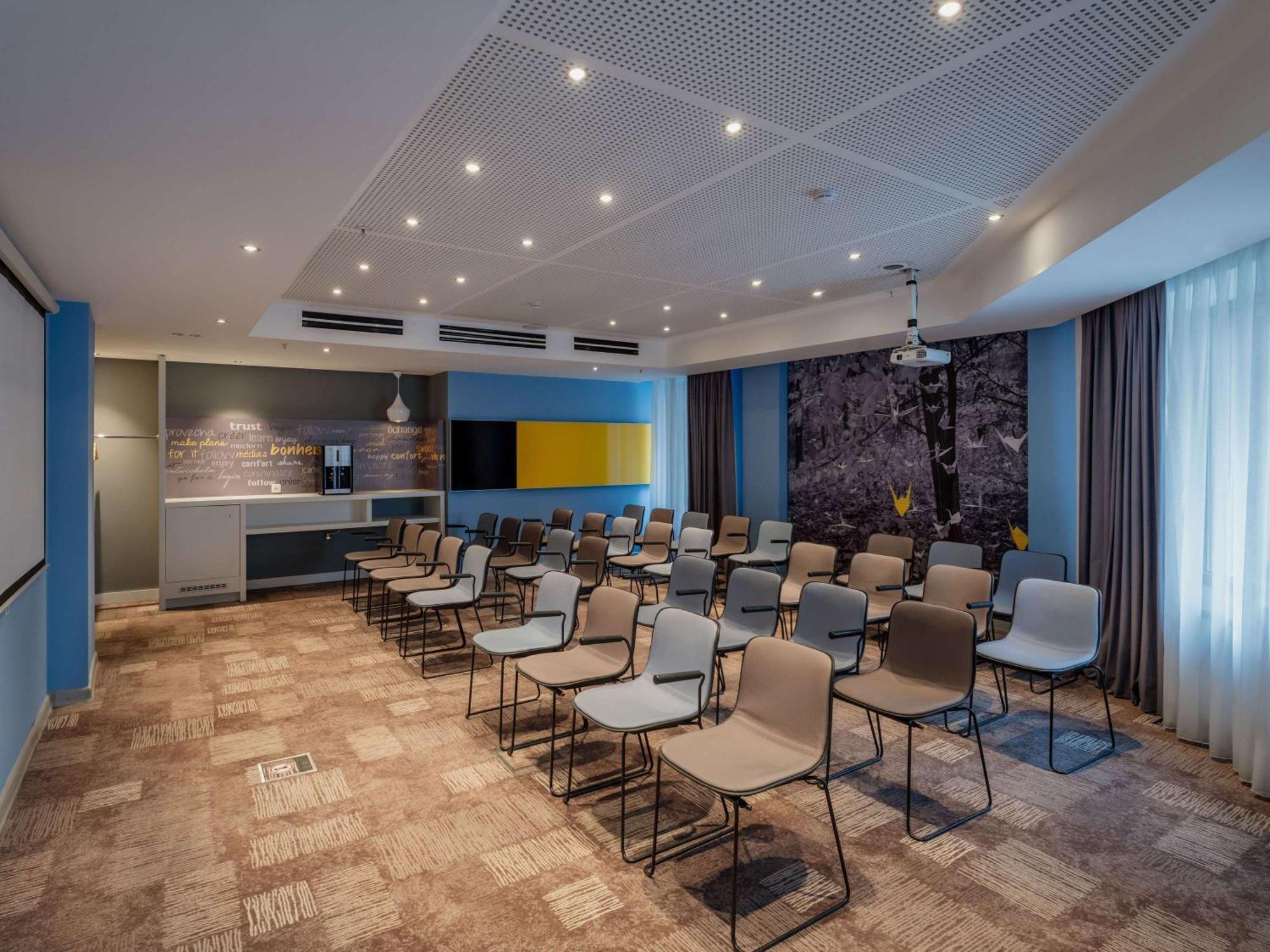 Ibis Yerevan Center Ngoại thất bức ảnh