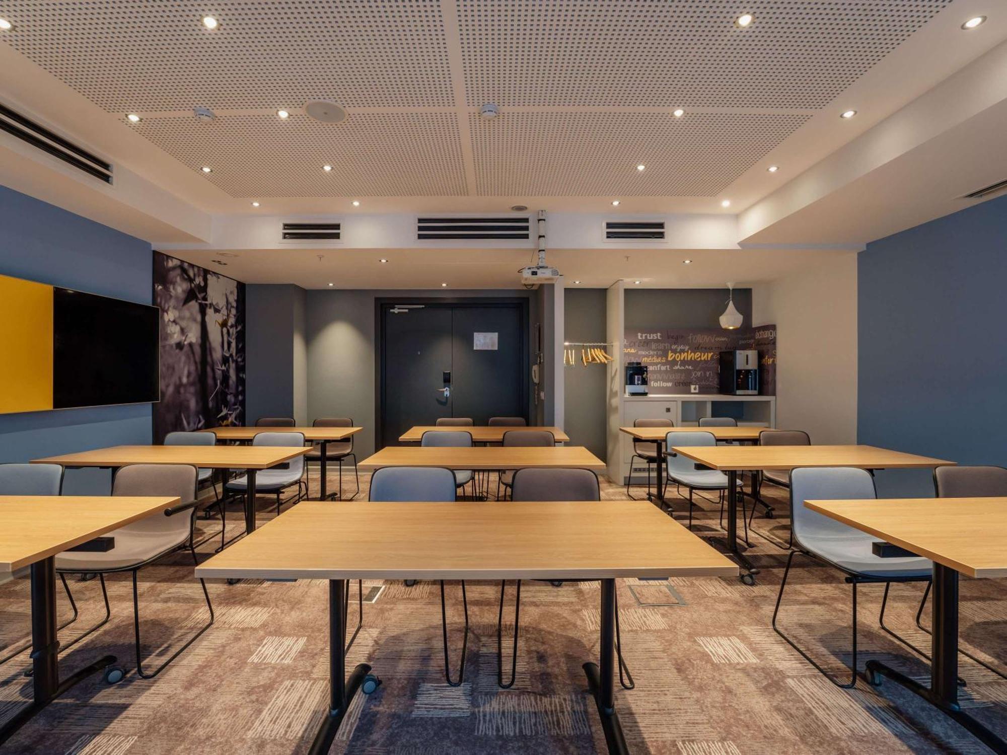 Ibis Yerevan Center Ngoại thất bức ảnh