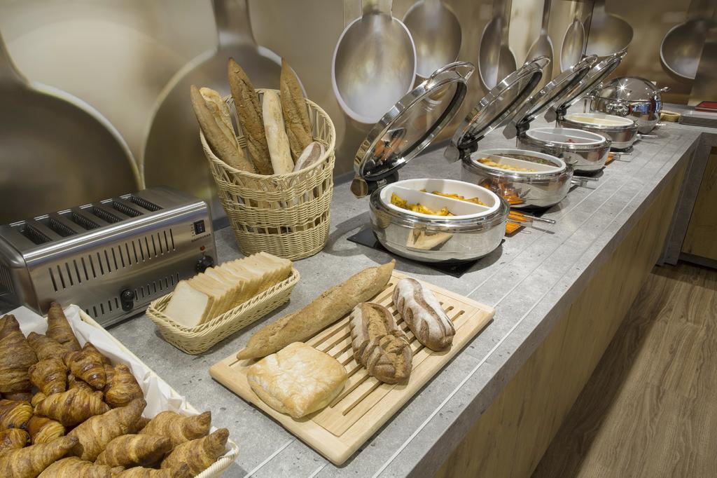 Ibis Yerevan Center Ngoại thất bức ảnh